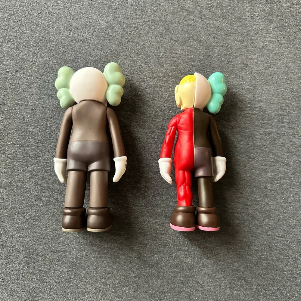Kaws Figures - Picture 2 of 3